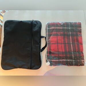 Lands end acrylic stadium throw with zippered waterproof carrying bag